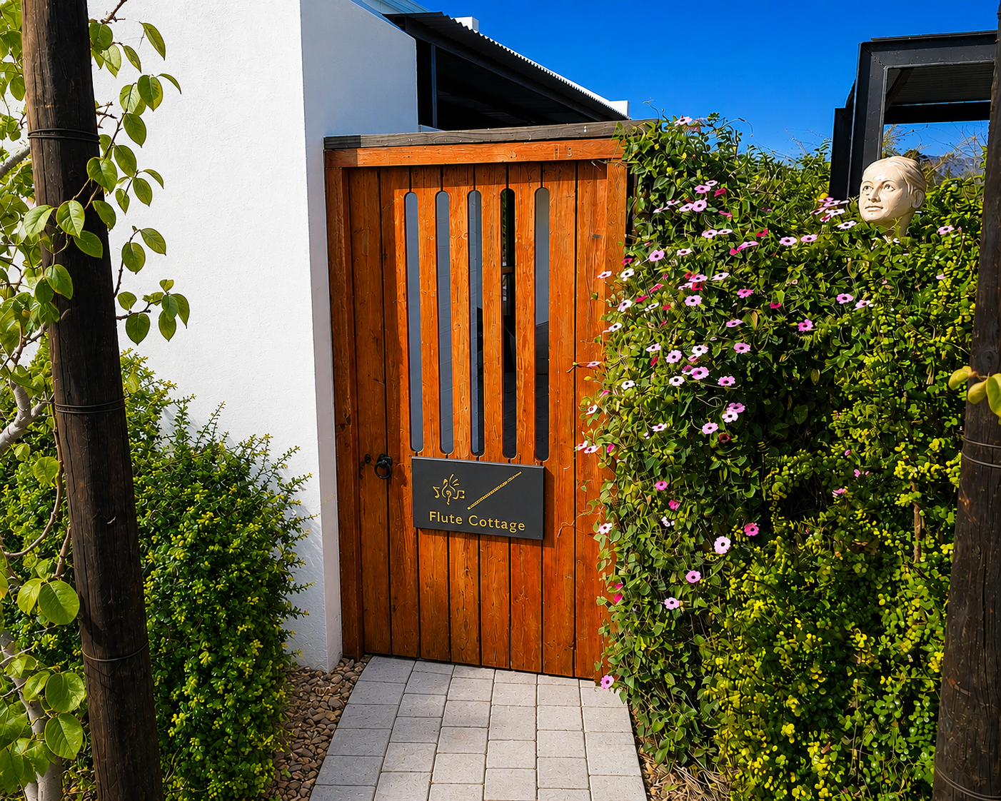 Entrance gate to Flute Cottage at Klawerjas